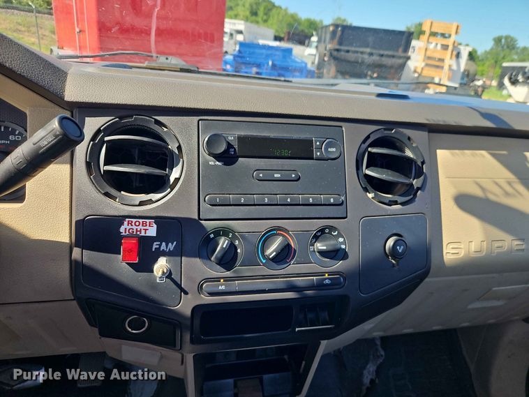 image for item EO7420 2008 Ford F350 Super Duty utility bed pickup truck