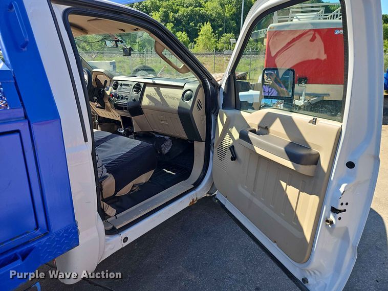 image for item EO7420 2008 Ford F350 Super Duty utility bed pickup truck