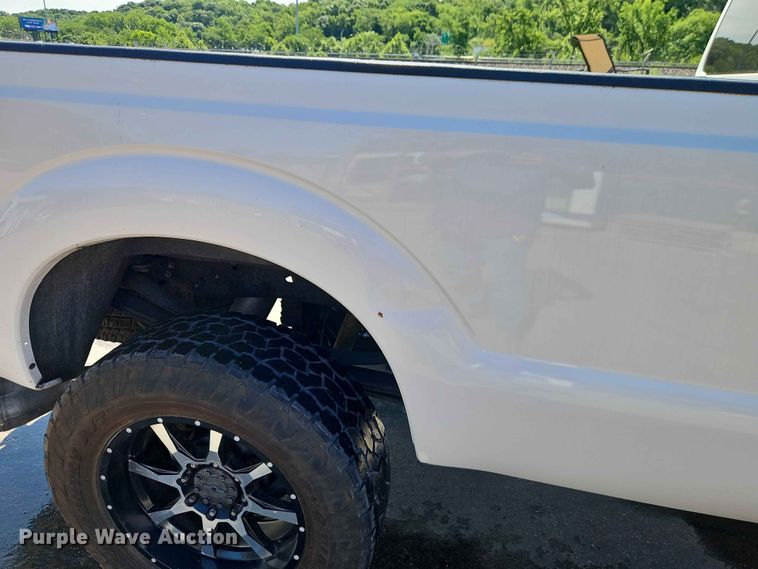 image for item EO7422 2016 Ford F350 Super Duty  Crew Cab pickup truck
