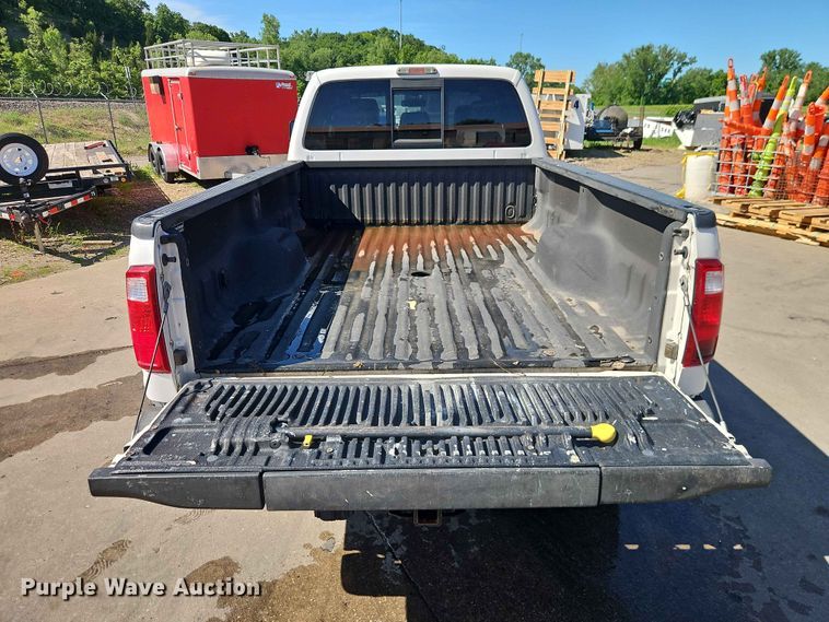 image for item EO7422 2016 Ford F350 Super Duty  Crew Cab pickup truck