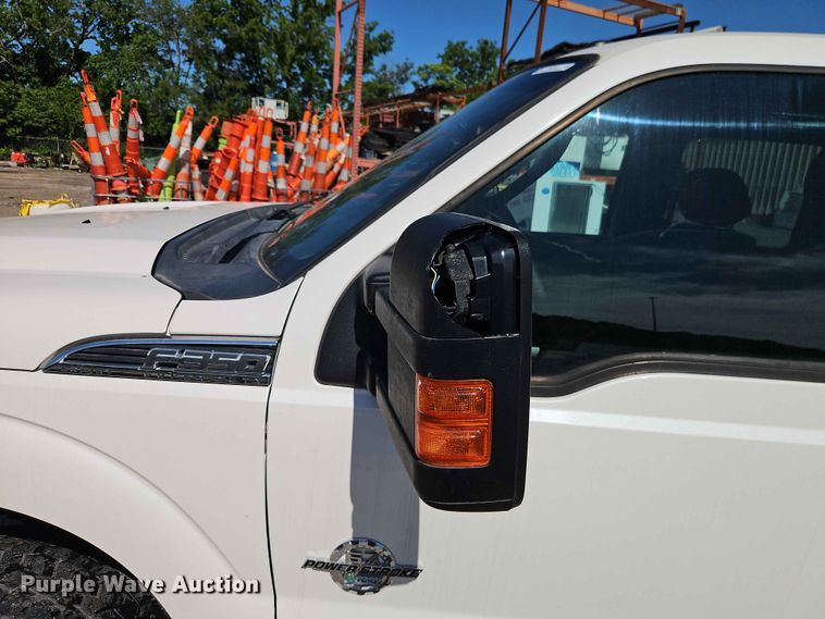 image for item EO7422 2016 Ford F350 Super Duty  Crew Cab pickup truck