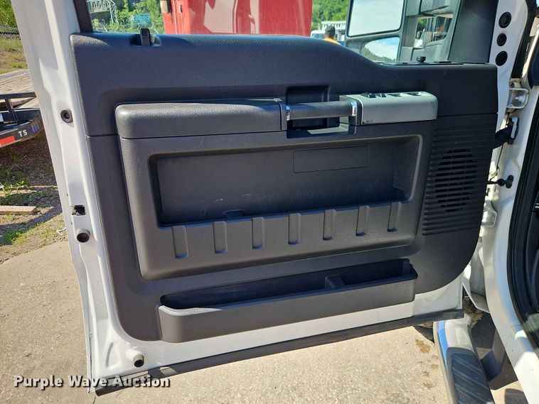 image for item EO7422 2016 Ford F350 Super Duty  Crew Cab pickup truck