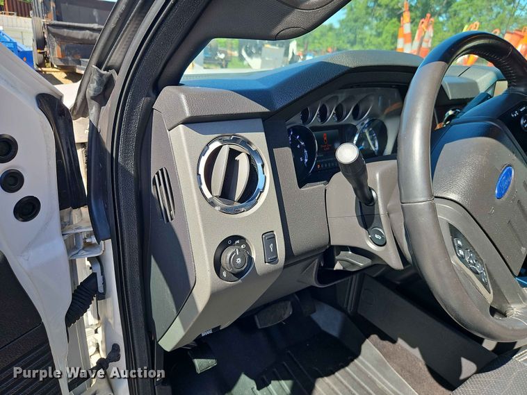 image for item EO7422 2016 Ford F350 Super Duty  Crew Cab pickup truck