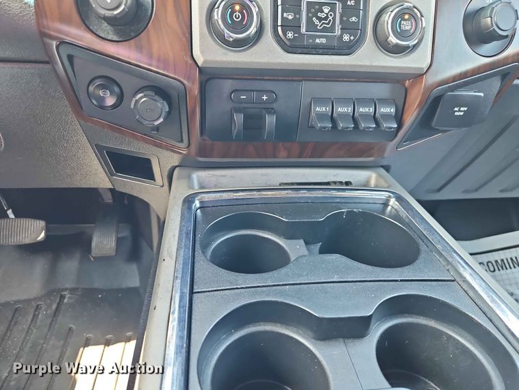 image for item EO7422 2016 Ford F350 Super Duty  Crew Cab pickup truck