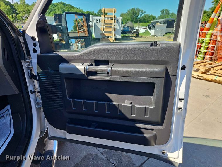 image for item EO7422 2016 Ford F350 Super Duty  Crew Cab pickup truck