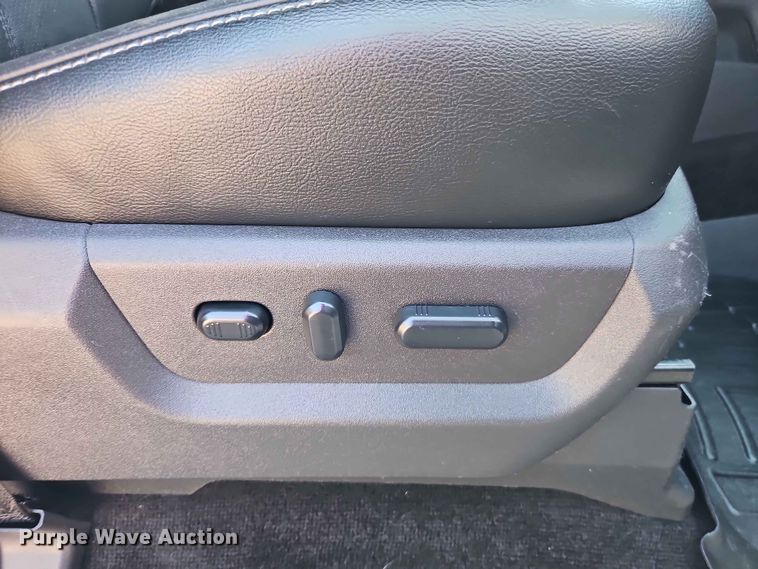 image for item EO7422 2016 Ford F350 Super Duty  Crew Cab pickup truck