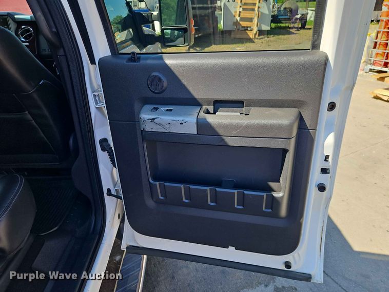 image for item EO7422 2016 Ford F350 Super Duty  Crew Cab pickup truck