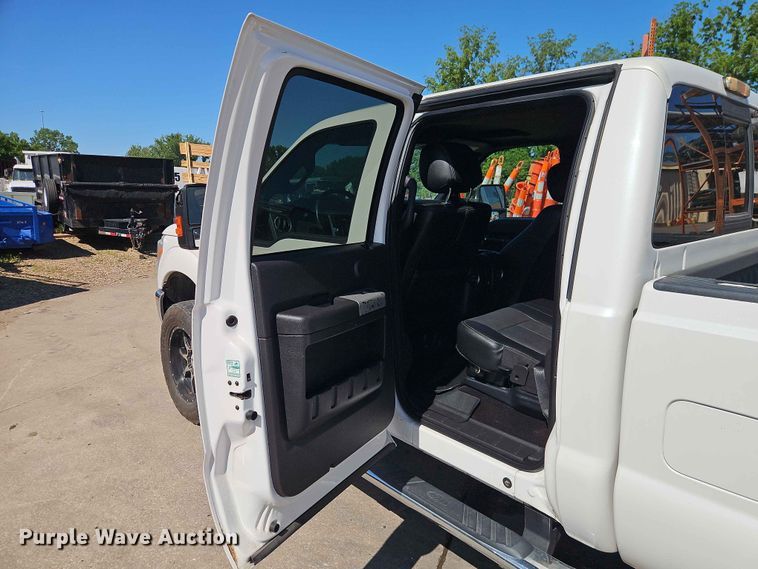 image for item EO7422 2016 Ford F350 Super Duty  Crew Cab pickup truck