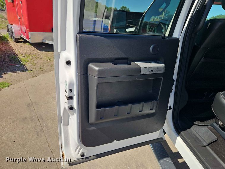 image for item EO7422 2016 Ford F350 Super Duty  Crew Cab pickup truck