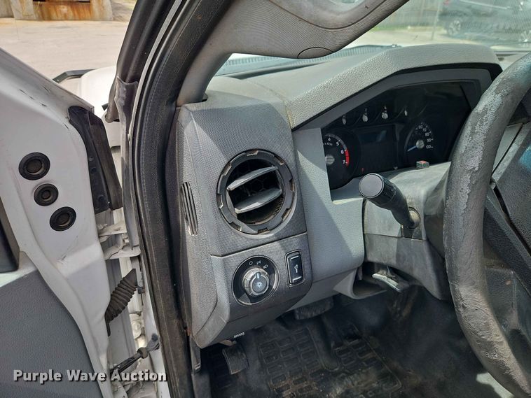 image for item EO7429 2012 Ford F250 Super Duty utility bed pickup truck