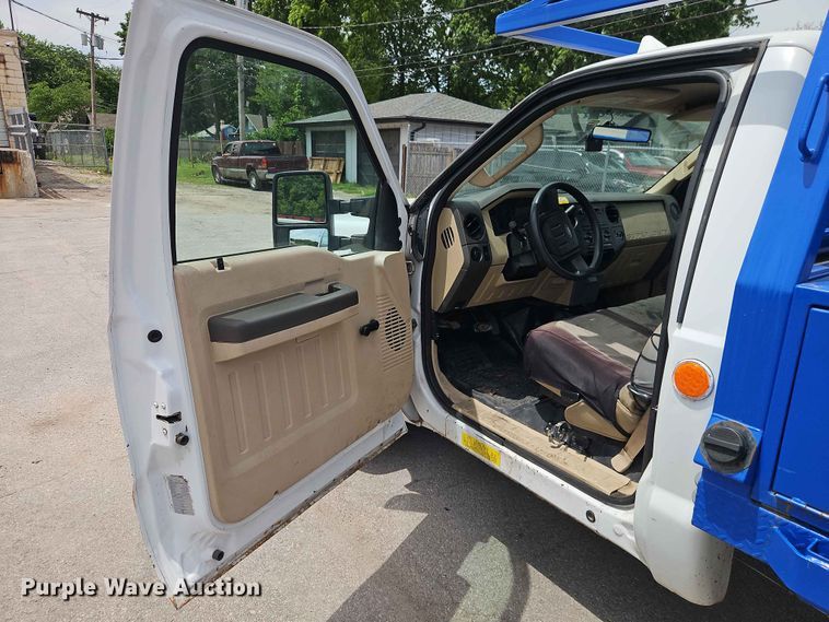 image for item EO7430 2008 Ford F350 Super Duty utility bed pickup truck