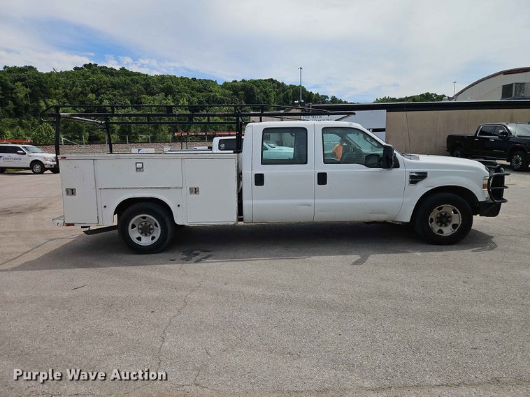 image for item EO7432 2009 Ford F250 Super Duty Crew Cab utility bed pickup truck