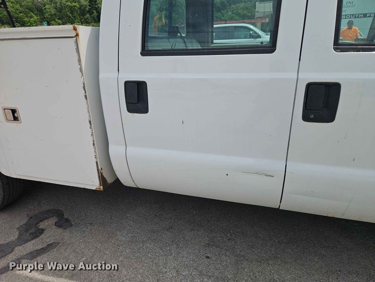 image for item EO7432 2009 Ford F250 Super Duty Crew Cab utility bed pickup truck