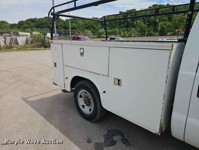 image for item EO7432 2009 Ford F250 Super Duty Crew Cab utility bed pickup truck