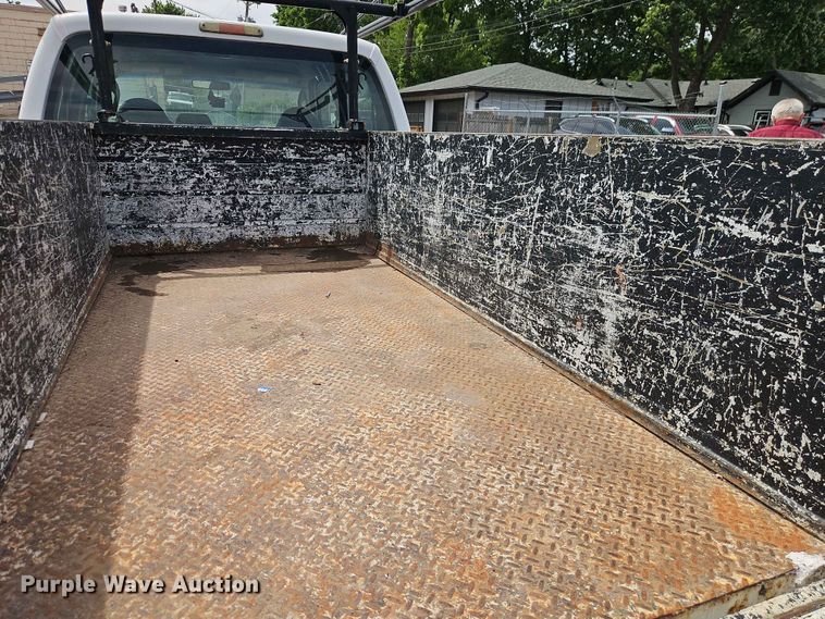image for item EO7432 2009 Ford F250 Super Duty Crew Cab utility bed pickup truck
