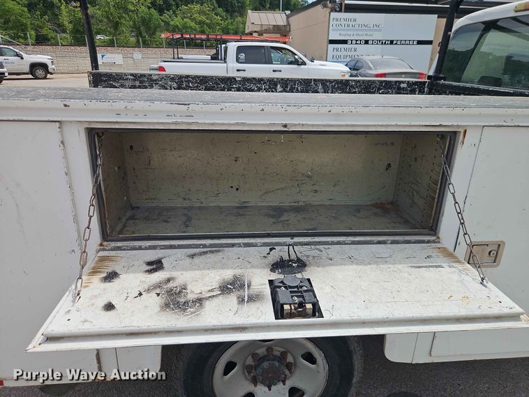 image for item EO7432 2009 Ford F250 Super Duty Crew Cab utility bed pickup truck