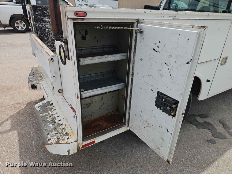 image for item EO7432 2009 Ford F250 Super Duty Crew Cab utility bed pickup truck