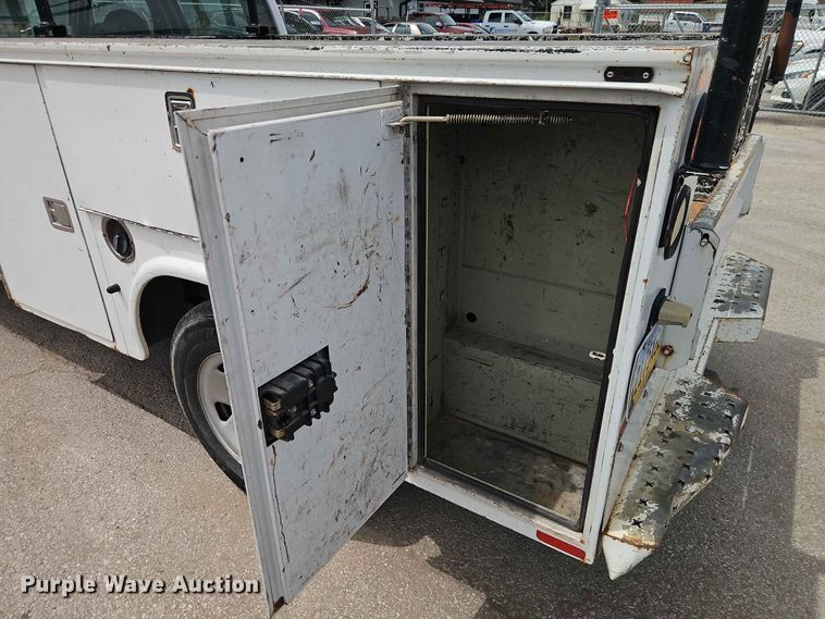 image for item EO7432 2009 Ford F250 Super Duty Crew Cab utility bed pickup truck