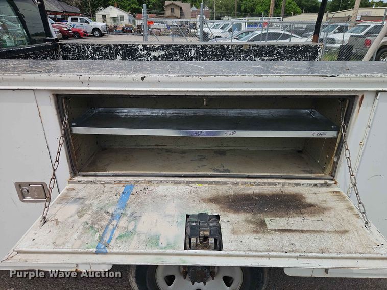 image for item EO7432 2009 Ford F250 Super Duty Crew Cab utility bed pickup truck