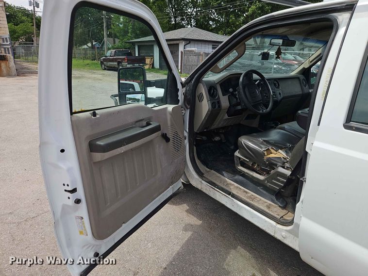 image for item EO7432 2009 Ford F250 Super Duty Crew Cab utility bed pickup truck