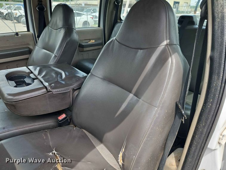image for item EO7432 2009 Ford F250 Super Duty Crew Cab utility bed pickup truck