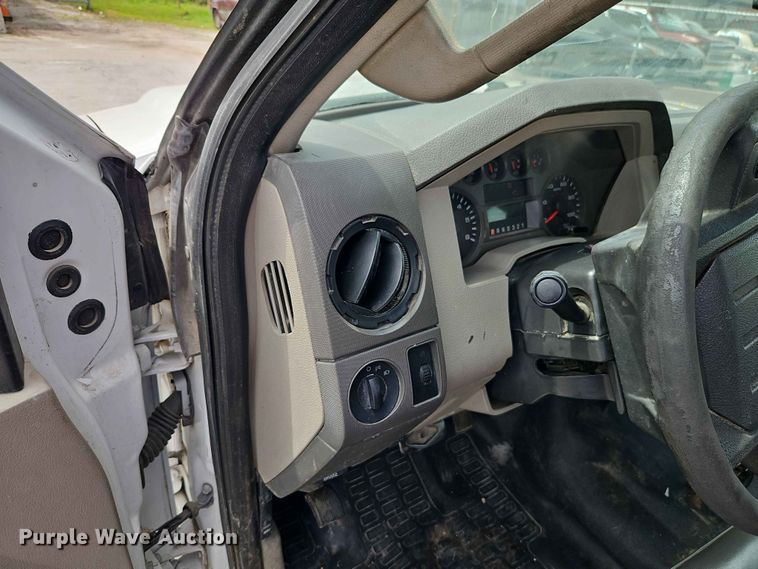 image for item EO7432 2009 Ford F250 Super Duty Crew Cab utility bed pickup truck