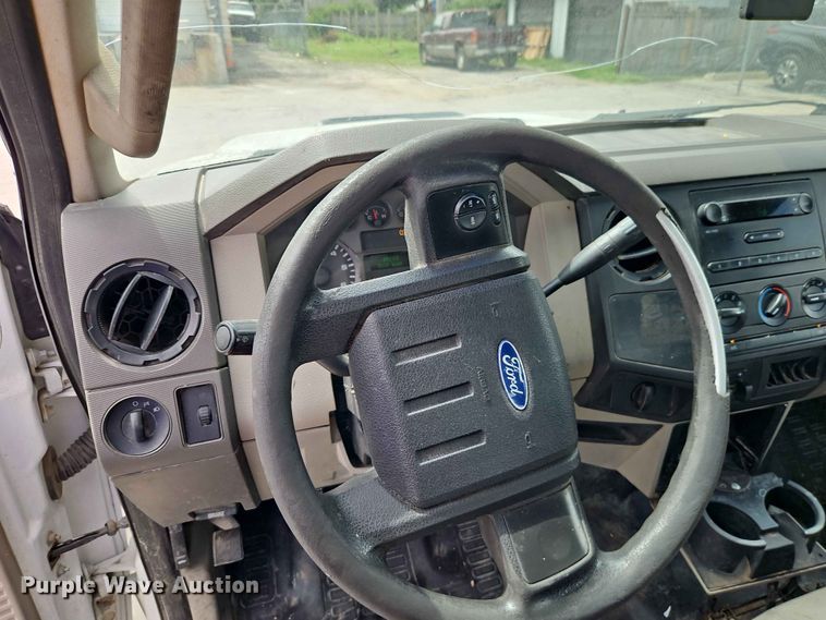 image for item EO7432 2009 Ford F250 Super Duty Crew Cab utility bed pickup truck