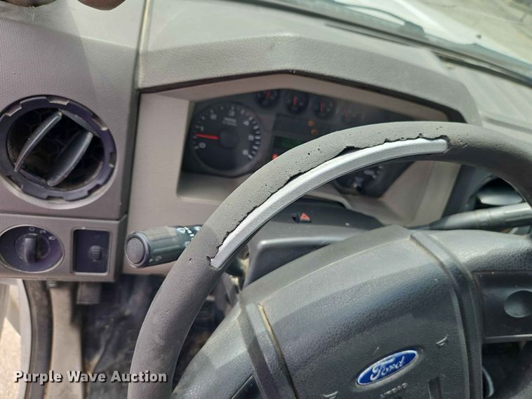image for item EO7432 2009 Ford F250 Super Duty Crew Cab utility bed pickup truck