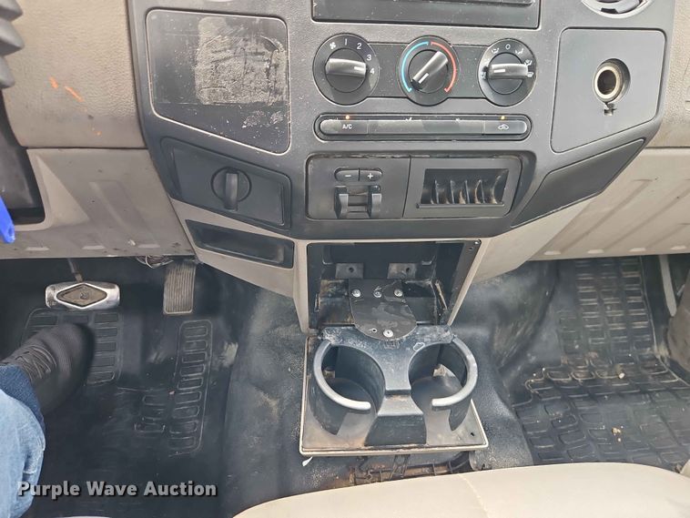 image for item EO7432 2009 Ford F250 Super Duty Crew Cab utility bed pickup truck