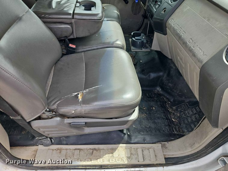 image for item EO7432 2009 Ford F250 Super Duty Crew Cab utility bed pickup truck