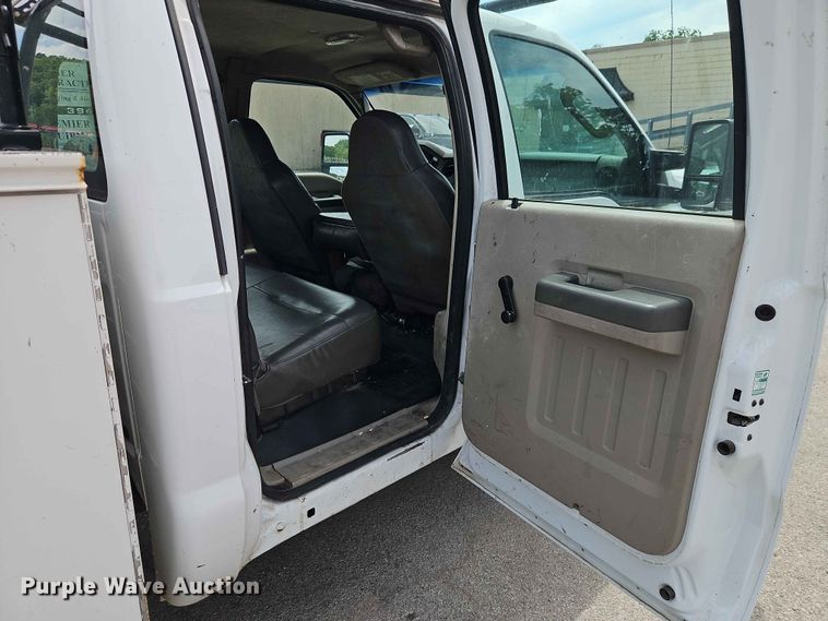 image for item EO7432 2009 Ford F250 Super Duty Crew Cab utility bed pickup truck