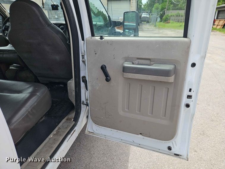 image for item EO7432 2009 Ford F250 Super Duty Crew Cab utility bed pickup truck