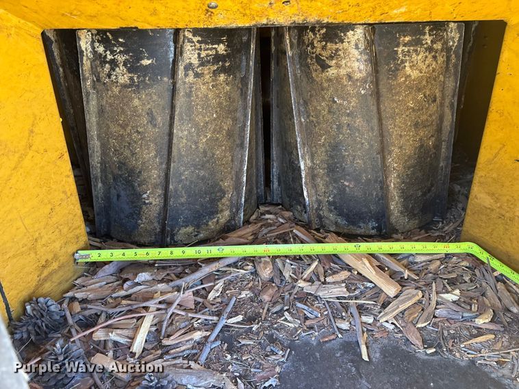 image for item EQ7049 2024 Vermeer BC1500 wood chipper