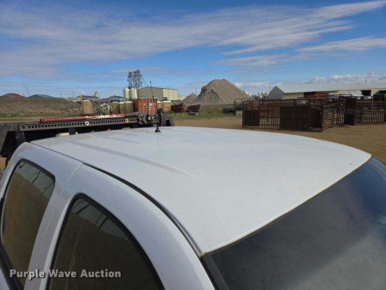 image for item ER1520 2011 Chevrolet Silverado 2500HD Crew Cab flatbed pickup truck