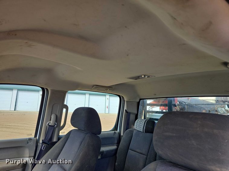 image for item ER1520 2011 Chevrolet Silverado 2500HD Crew Cab flatbed pickup truck