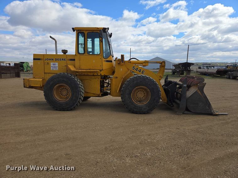image for item ER1522 1989 John Deere 544E wheel loader