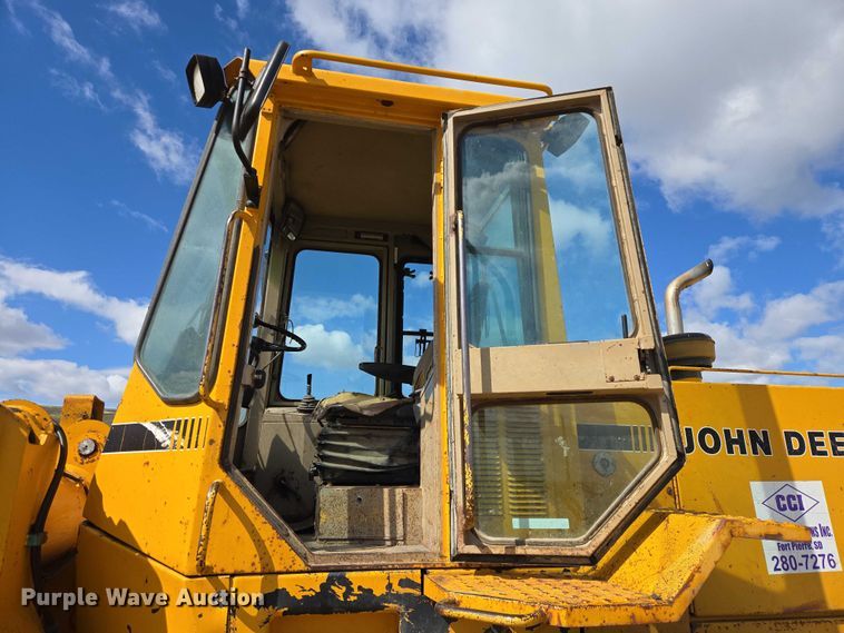 image for item ER1522 1989 John Deere 544E wheel loader