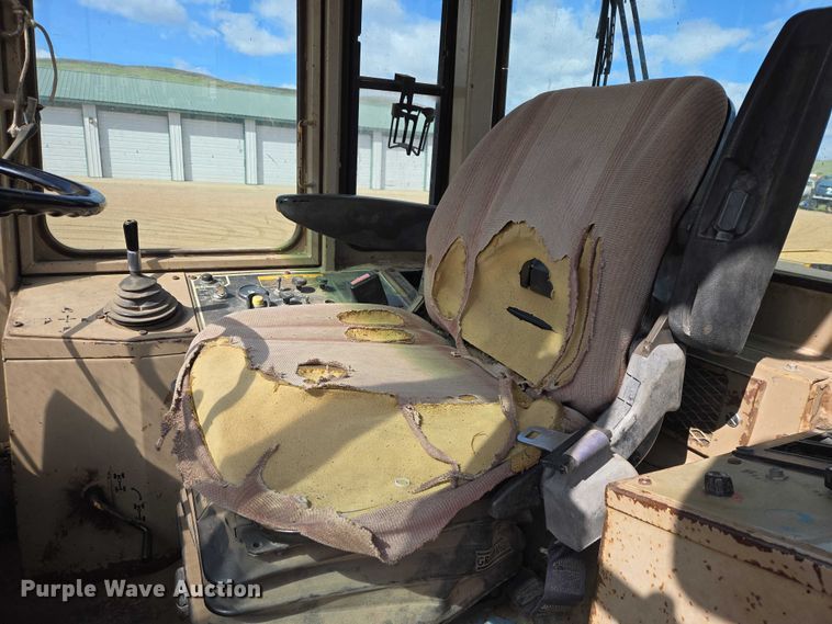 image for item ER1522 1989 John Deere 544E wheel loader