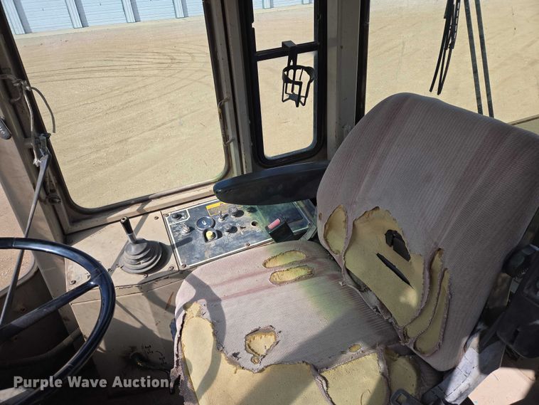image for item ER1522 1989 John Deere 544E wheel loader
