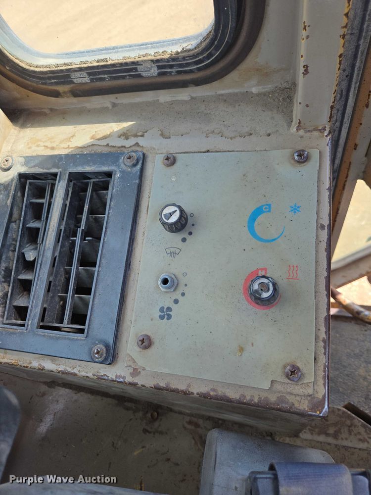 image for item ER1522 1989 John Deere 544E wheel loader