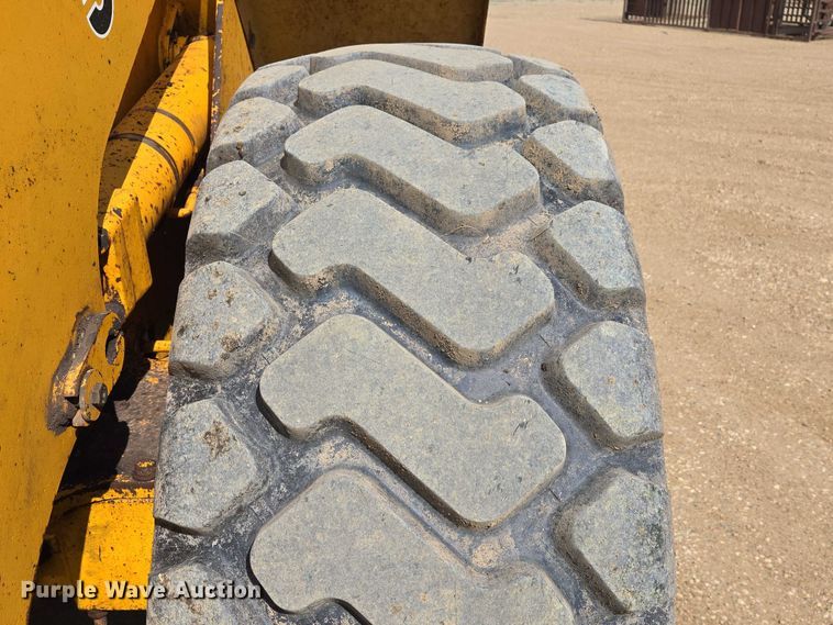 image for item ER1522 1989 John Deere 544E wheel loader