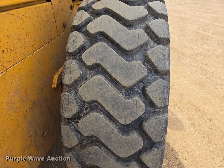 image for item ER1522 1989 John Deere 544E wheel loader