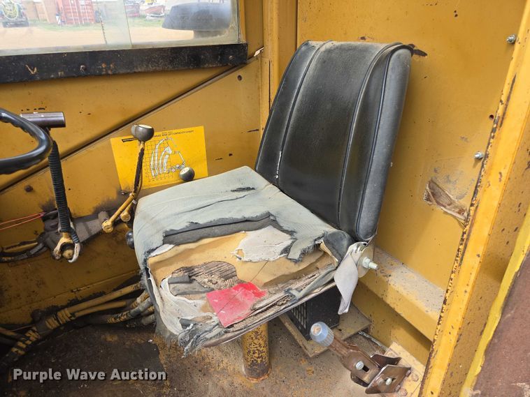 image for item ER1526 1988 Pettibone B-68-C telehandler