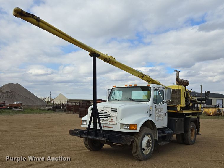 image for item ER1528 1991 International 4700 drilling rig truck