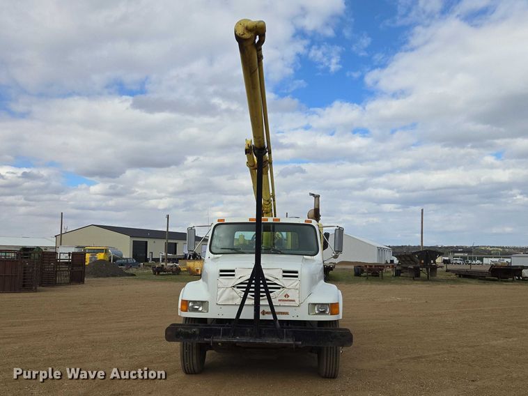 image for item ER1528 1991 International 4700 drilling rig truck