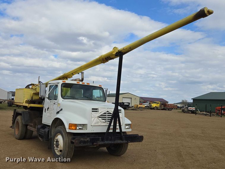 image for item ER1528 1991 International 4700 drilling rig truck