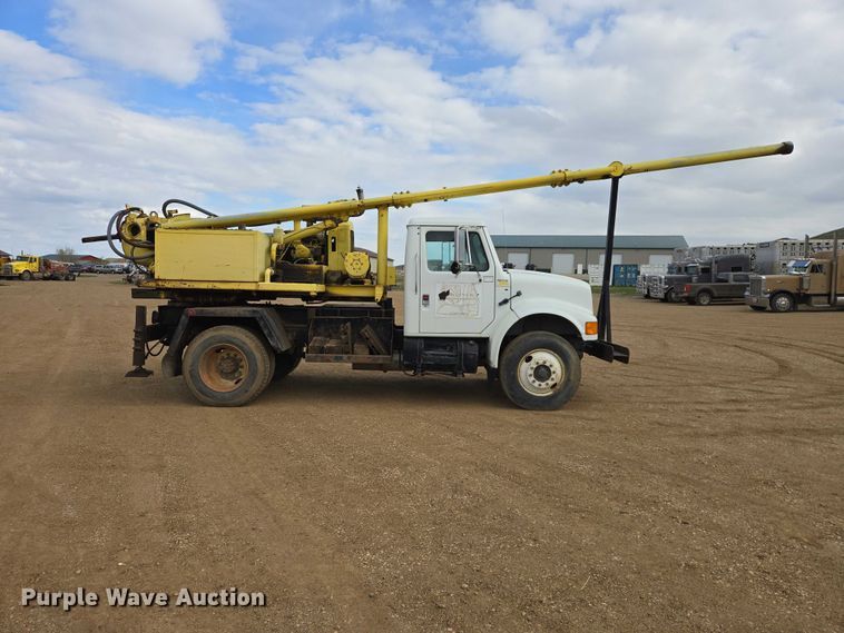 image for item ER1528 1991 International 4700 drilling rig truck
