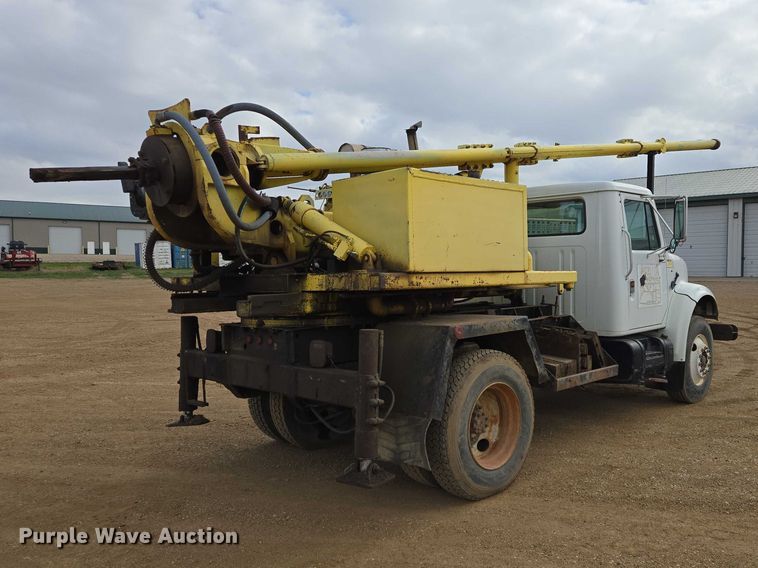 image for item ER1528 1991 International 4700 drilling rig truck
