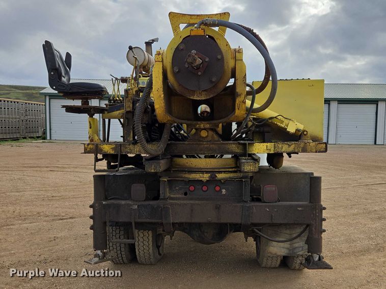 image for item ER1528 1991 International 4700 drilling rig truck
