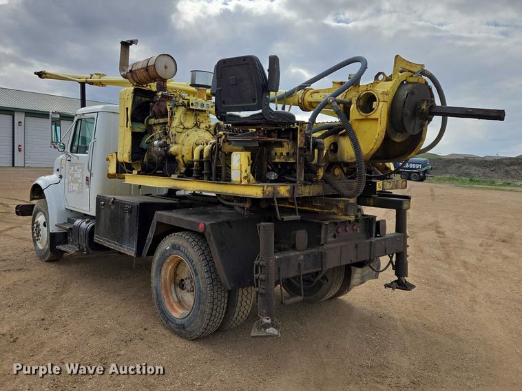 image for item ER1528 1991 International 4700 drilling rig truck